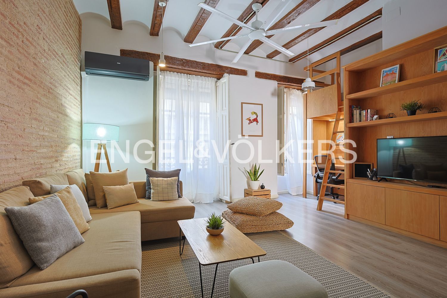 Living room of Apartment for sale in  Valencia Capital  with Air Conditioner, Heating and Balcony