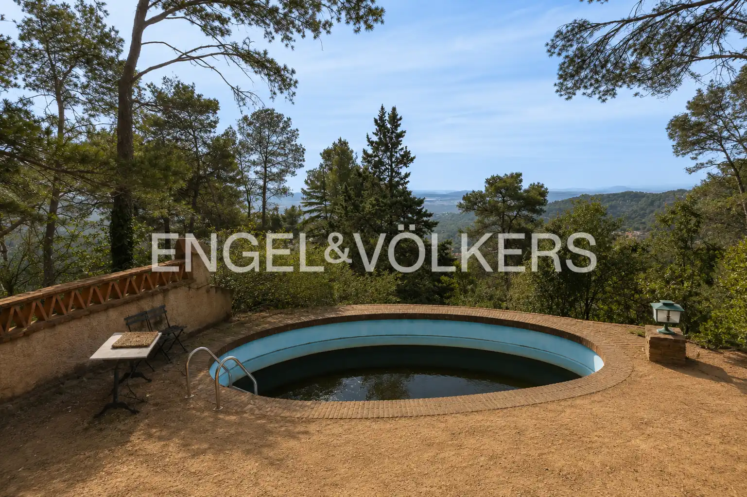 Piscina de Casa adosada en venda en Castellar del Vallès amb Calefacció, Jardí privat i Terrassa