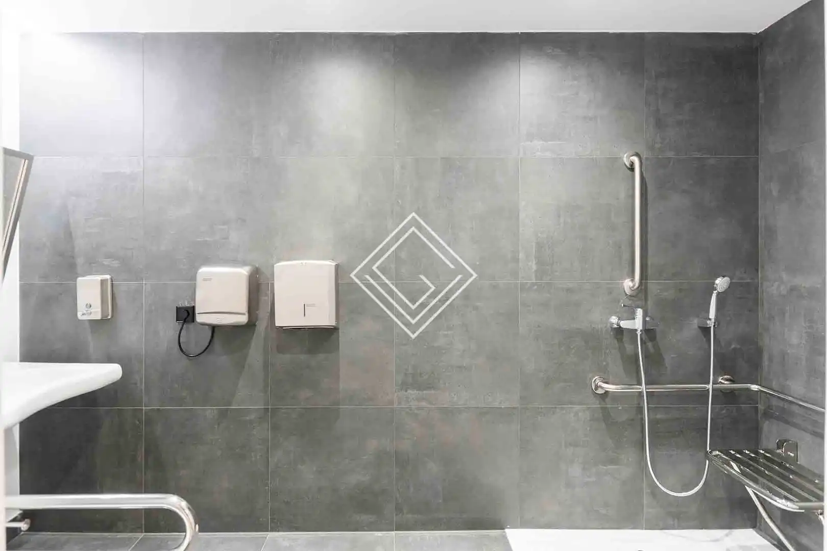 Baño de Oficina de alquiler en Madrid con Aire acondicionado y Calefacción