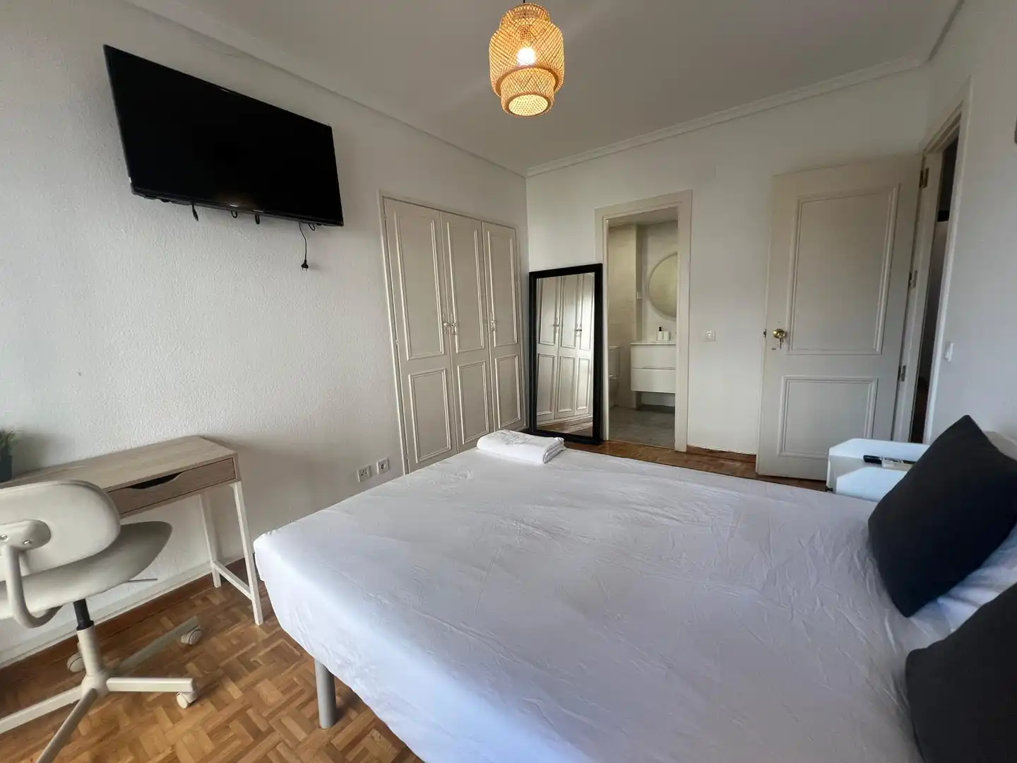 Bedroom of Flat for share in Madrid  with Air Conditioner, Heating and Terrace