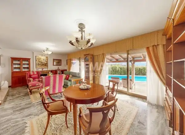 Sala de estar de Casa o chalet en venta en Vigo  con Calefacción, Jardín privado y Parquet