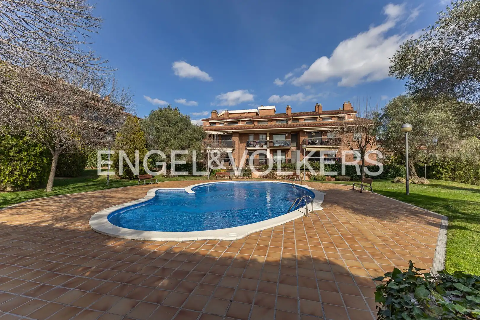 Schwimmbecken von Wohnung zum Verkauf in Sant Cugat del Vallès mit Klimaanlage, Heizung und Parkett