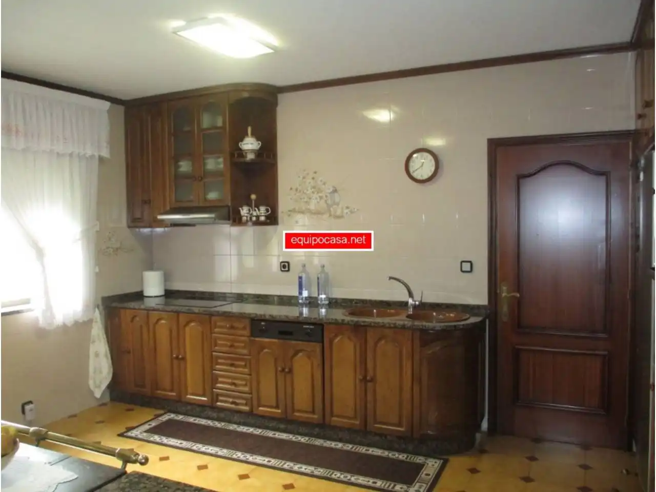 Cuina de Casa o xalet en venda en Lugo amb Calefacció, Jardí privat i Parquet