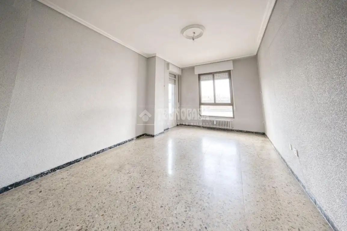 Habitación de Piso en venta en Valladolid con Calefacción
