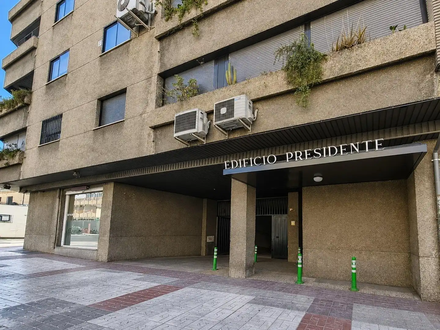 Local comercial de lloguer a Avenida DEL SUR
