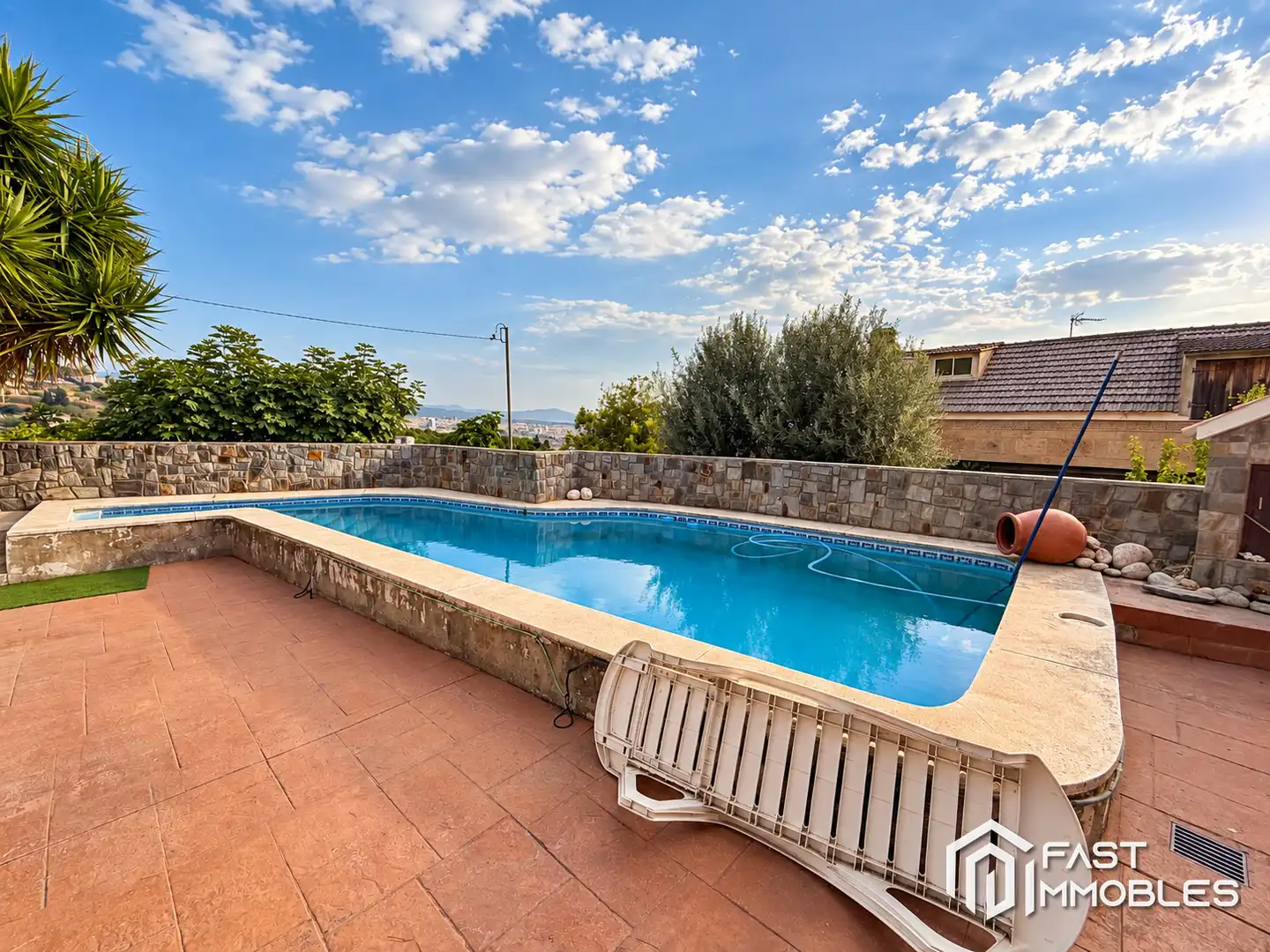 Piscina de Casa adosada en venta en Ponent
