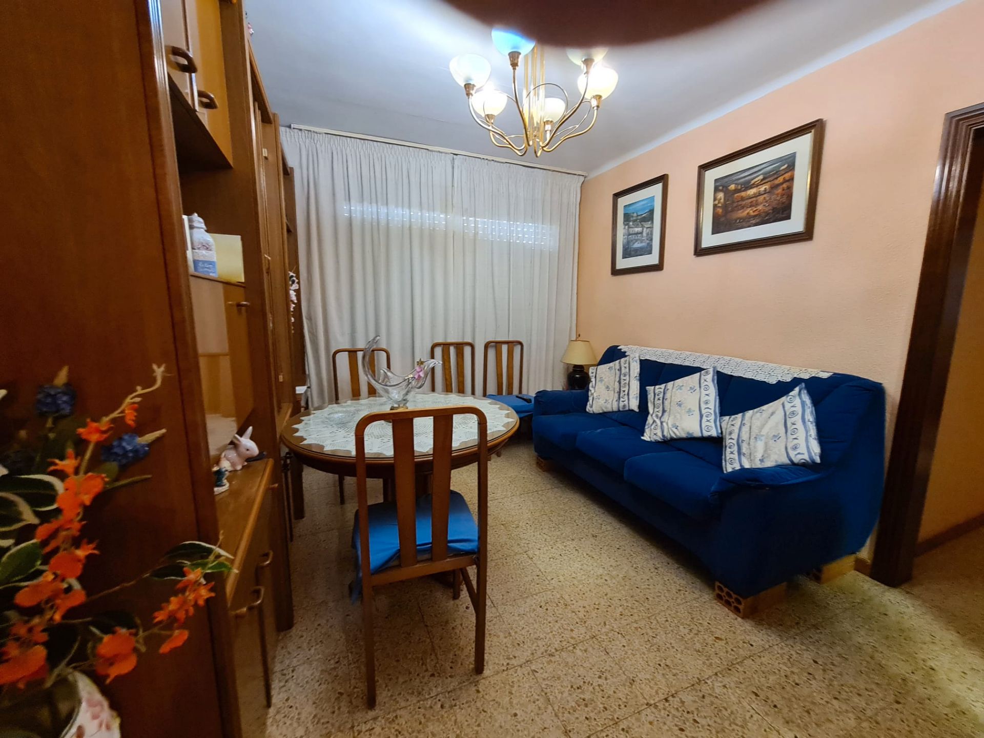 Sala de estar de Piso en venta en L'Hospitalet de Llobregat con Aire acondicionado y Balcón