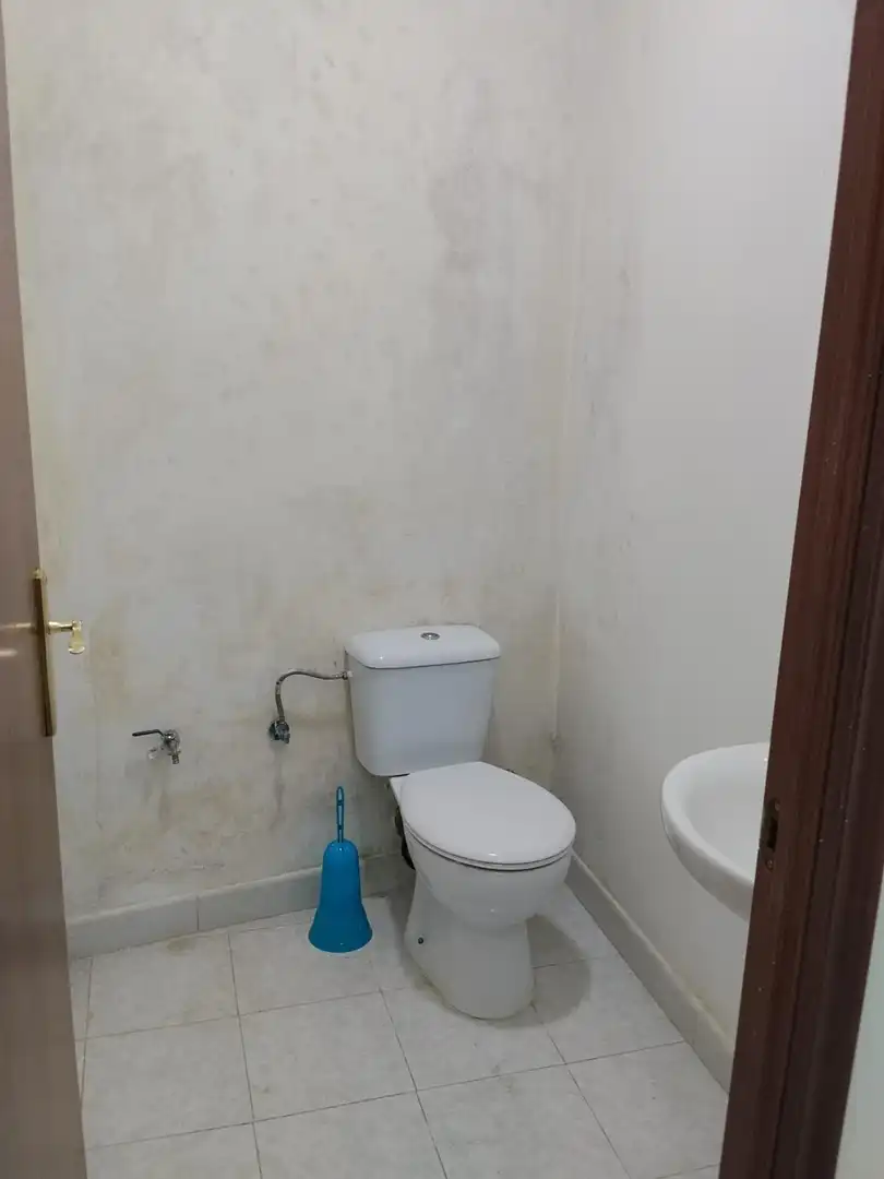 Badezimmer von Geschaftsraum zur Miete in Utrera
