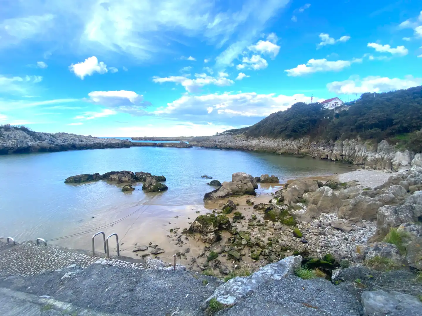 Vista exterior de Casa o chalet en venta en Castro-Urdiales con Calefacción, Jardín privado y Terraza