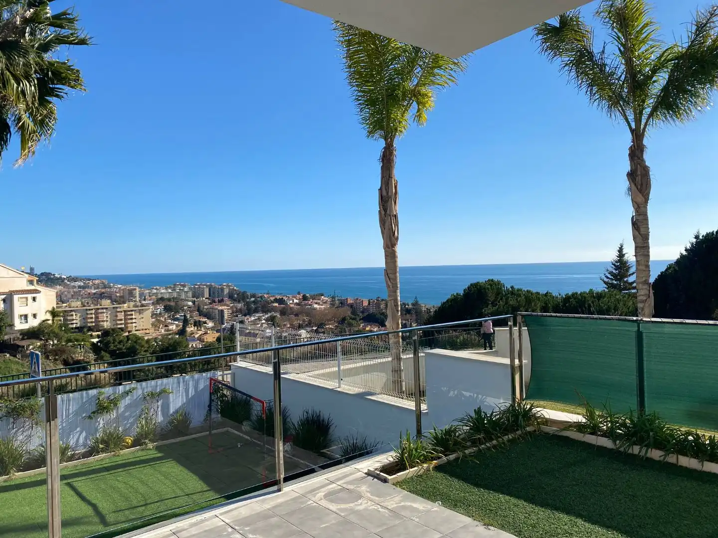 Vista exterior de Casa adosada en venda en Málaga Capital amb Aire condicionat, Terrassa i Piscina