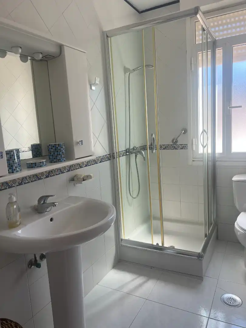 Baño de Apartamento en venta en Baiona con Calefacción, Terraza y Trastero