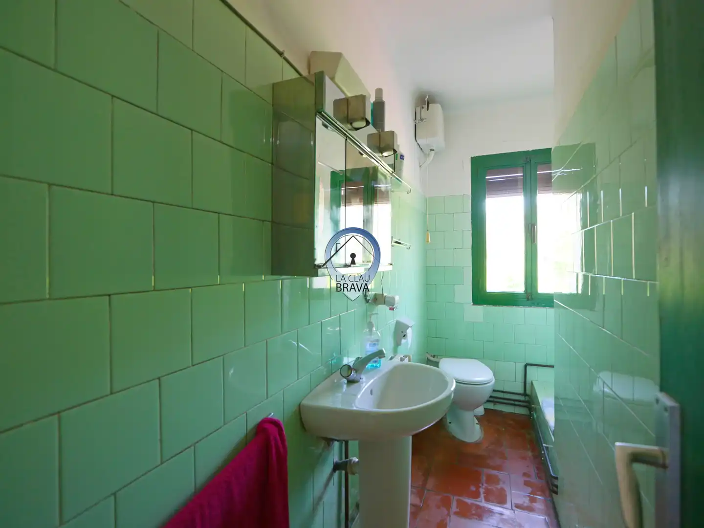 Badezimmer von Country house zum Verkauf in Bescanó mit Heizung, Privatgarten und Terrasse