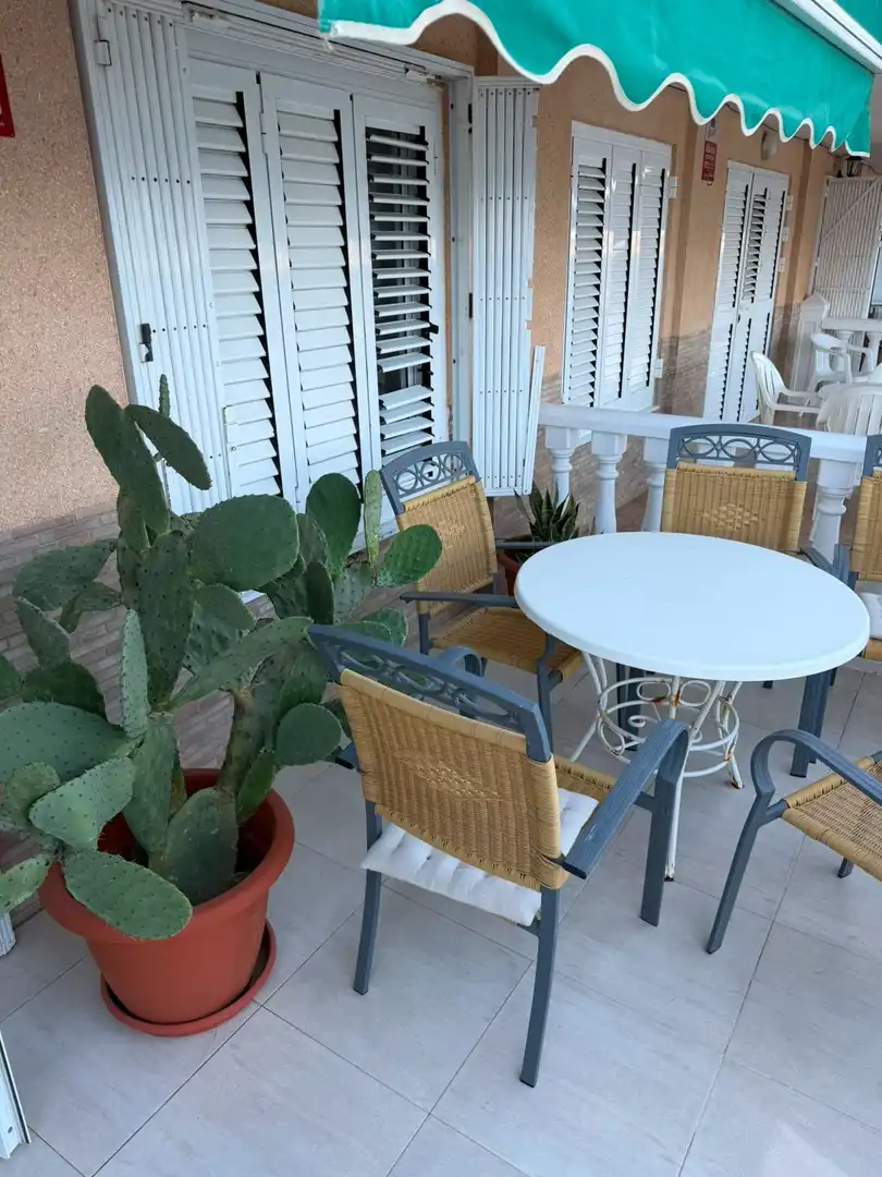Terraza de Piso de alquiler en Torrevieja con Amueblado