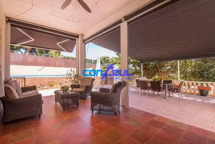 Terrassa de Casa o xalet en venda en Elche / Elx amb Jardí privat, Terrassa i Piscina