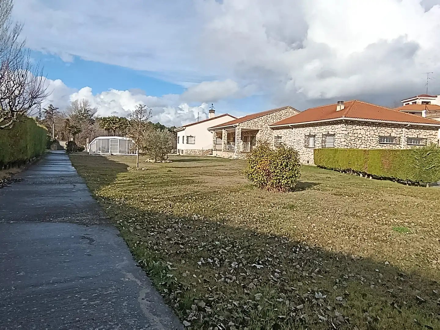 Houses for sale in Buendía  with Air Conditioner, Heating and Private garden