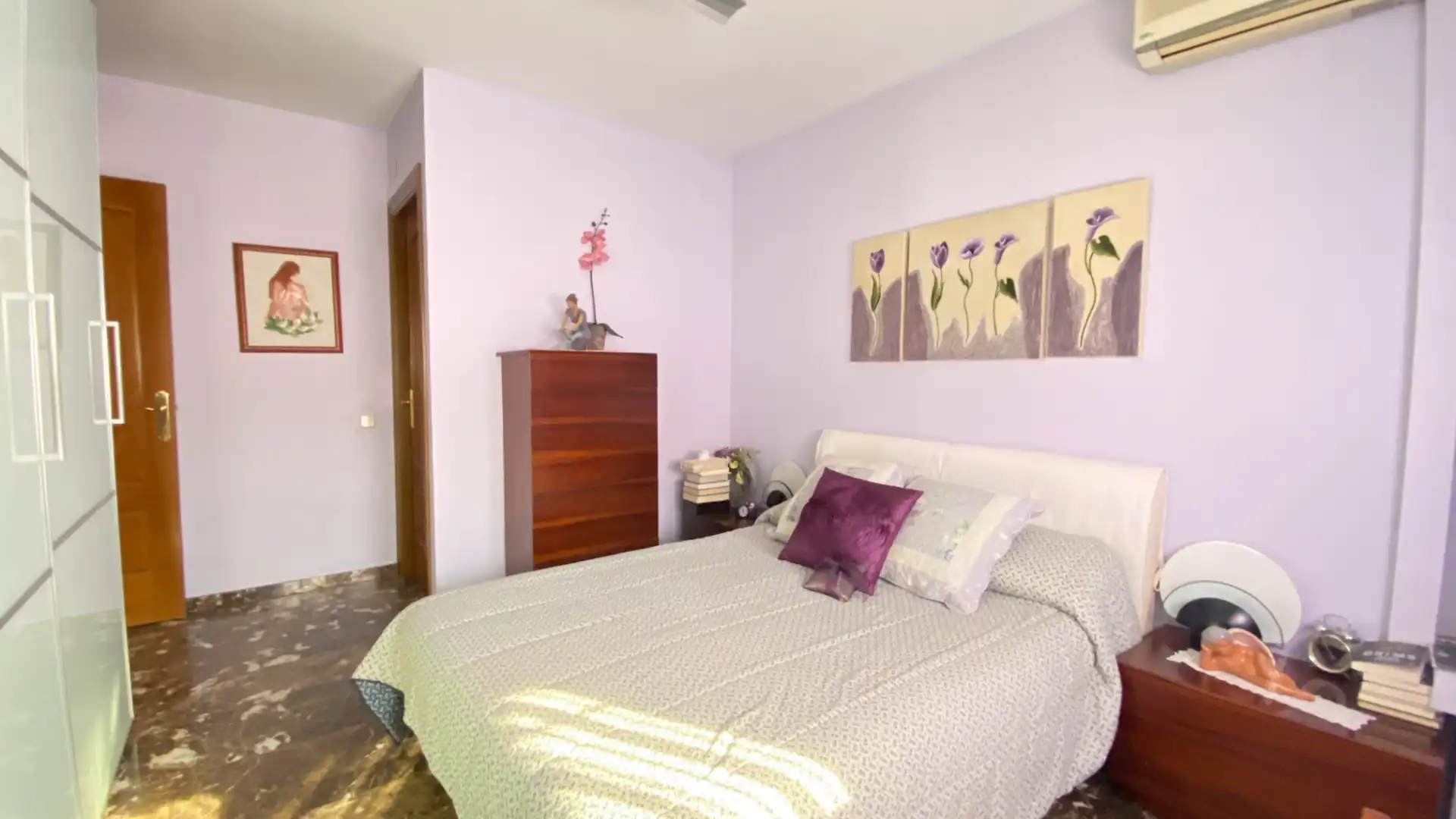 Habitación de Casa adosada en venta en Cerdanyola del Vallès con Aire acondicionado, Calefacción y Jardín privado