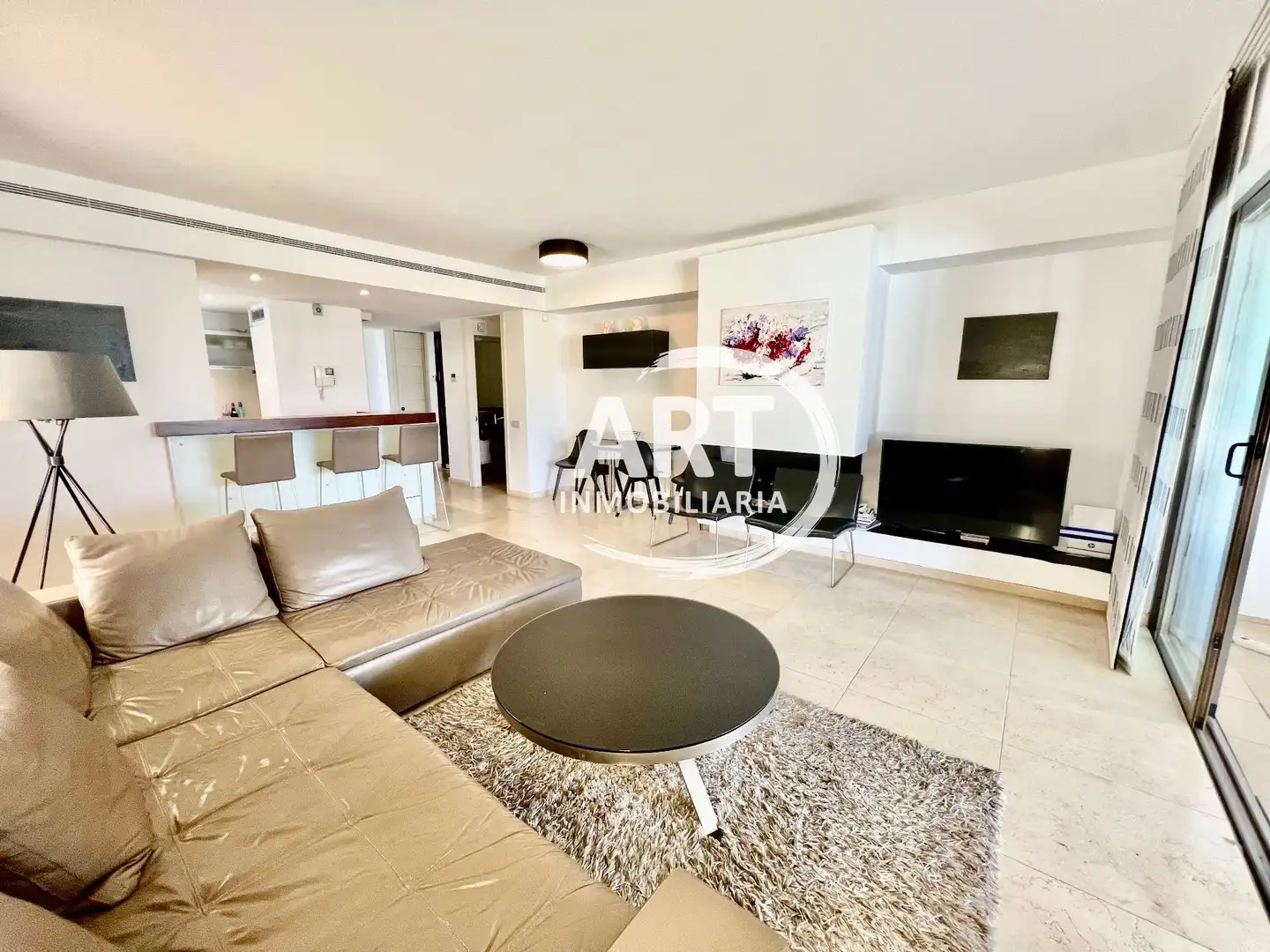 Sala d'estar de Apartament en venda en Benahavís amb Aire condicionat, Calefacció i Jardí privat
