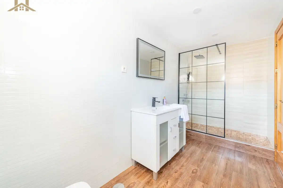 Baño de Casa adosada en venta en Loeches con Aire acondicionado, Calefacción y Jardín privado