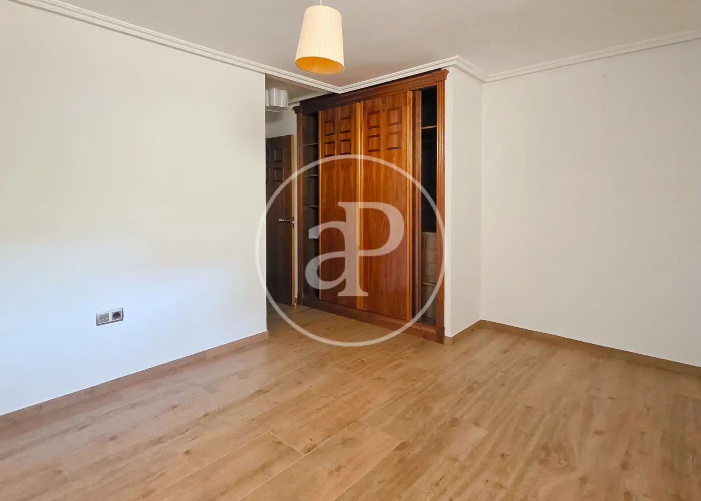 Dormitori de Pis en venda en Madrid amb Aire condicionat, Calefacció i Jardí privat