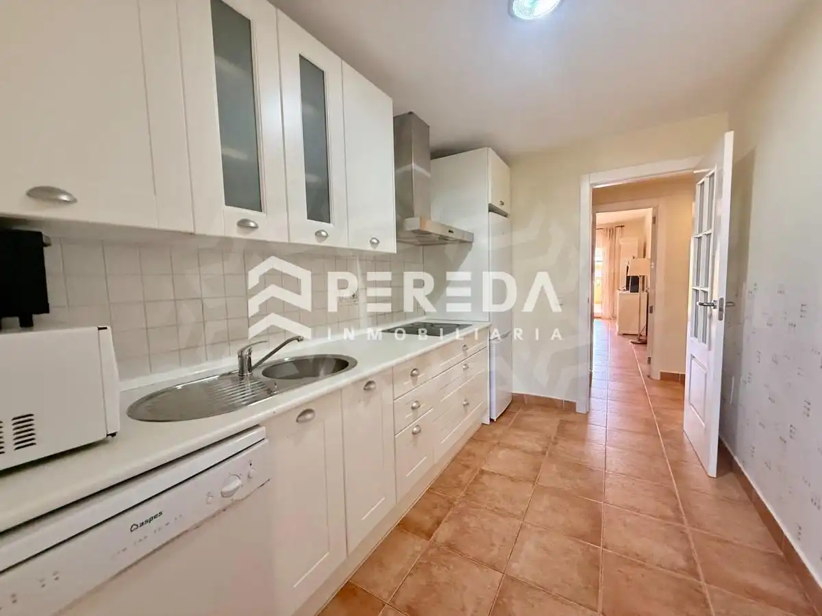 Cuina de Apartament en venda en Roquetas de Mar amb Piscina comunitària