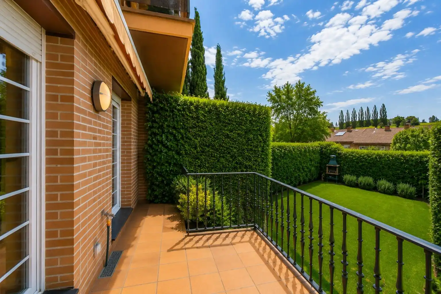 Terrassa de Casa adosada en venda en Valle de Egüés / Eguesibar amb Calefacció, Jardí privat i Terrassa