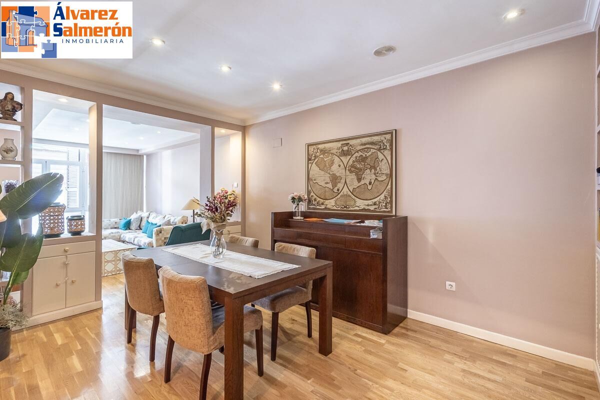 Dining room of Flat for sale in  Granada Capital  with Air Conditioner and Storage room