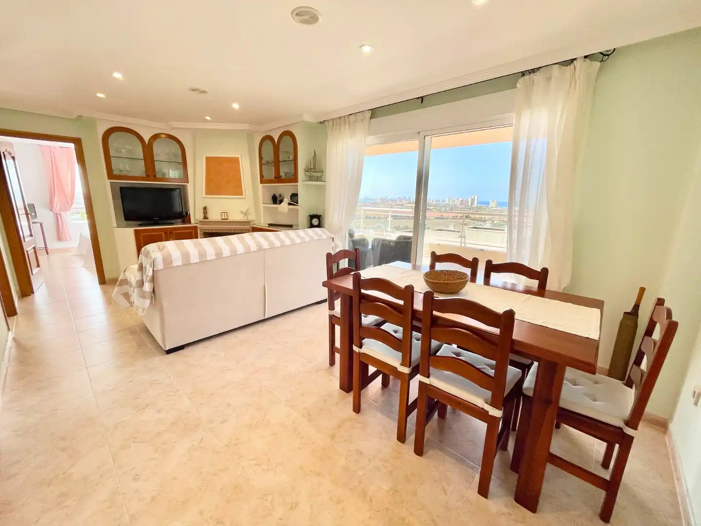 Menjador de Apartament de lloguer en Cartagena amb Aire condicionat, Piscina i Moblat