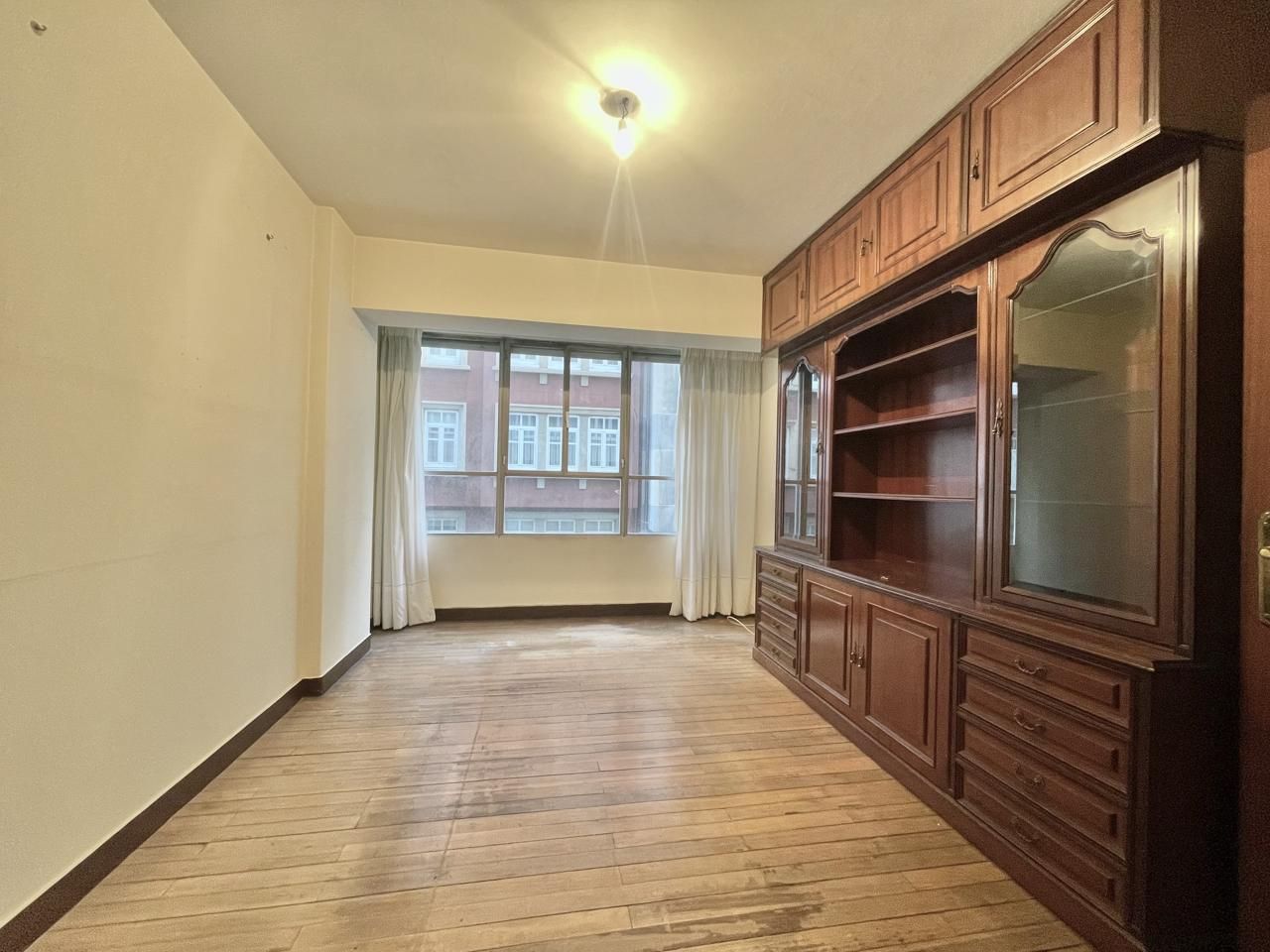 Sala d'estar de Pis en venda en A Coruña Capital  amb Parquet