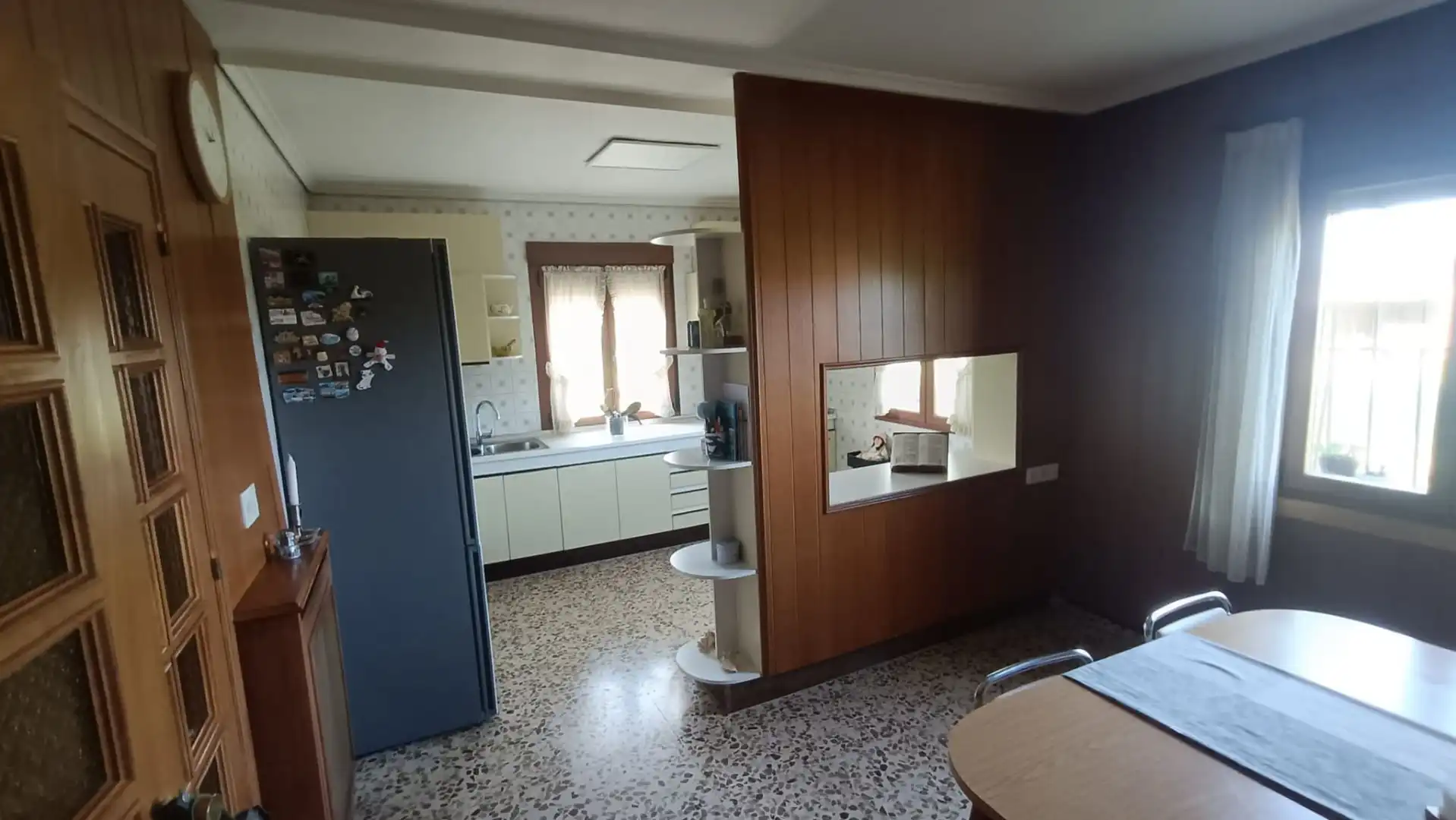 Cuina de Casa o xalet en venda en Carracedelo amb Calefacció, Jardí privat i Terrassa
