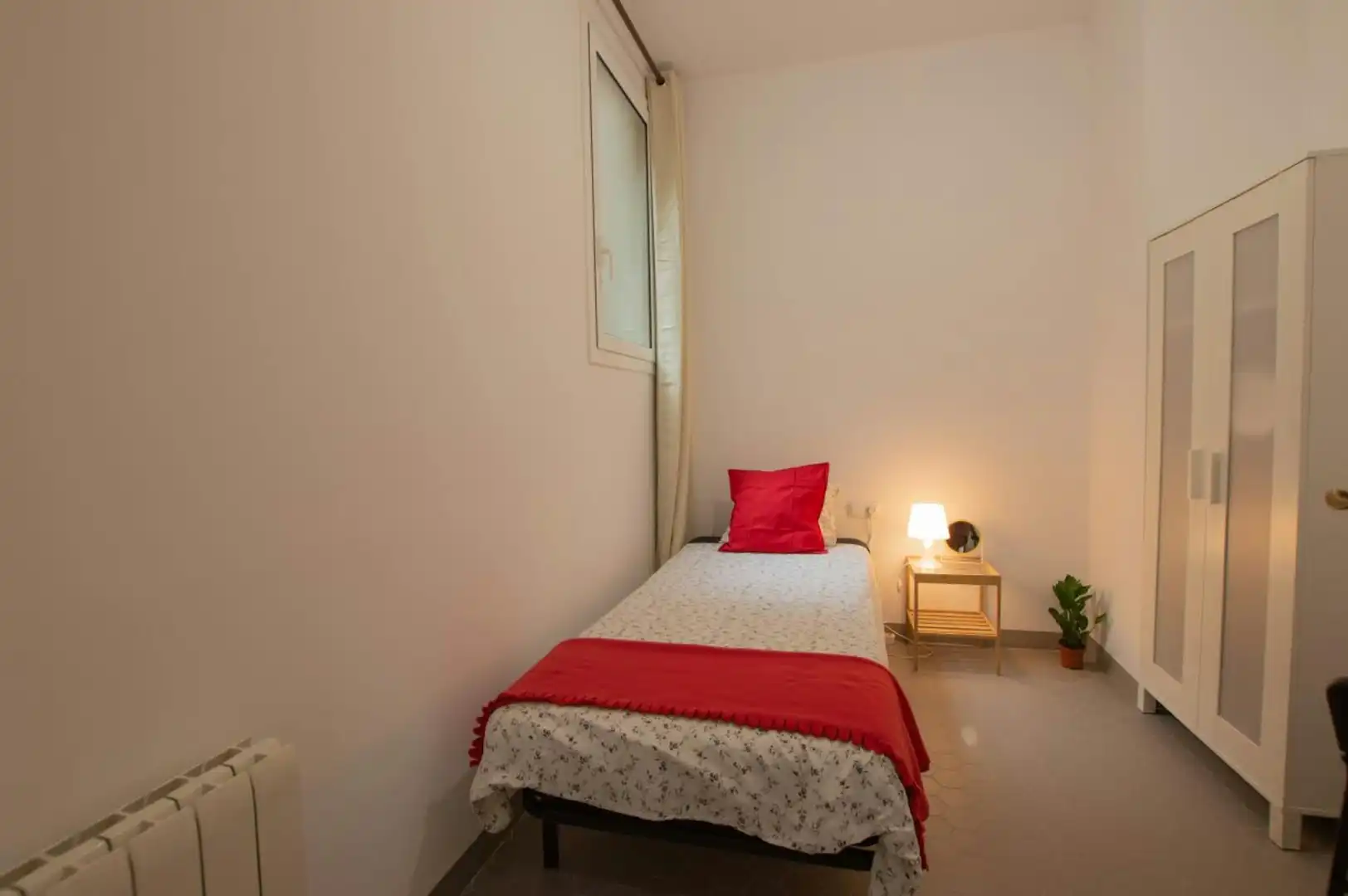 Habitación de Piso para compartir en  Barcelona Capital con Calefacción, Amueblado y Lavadora