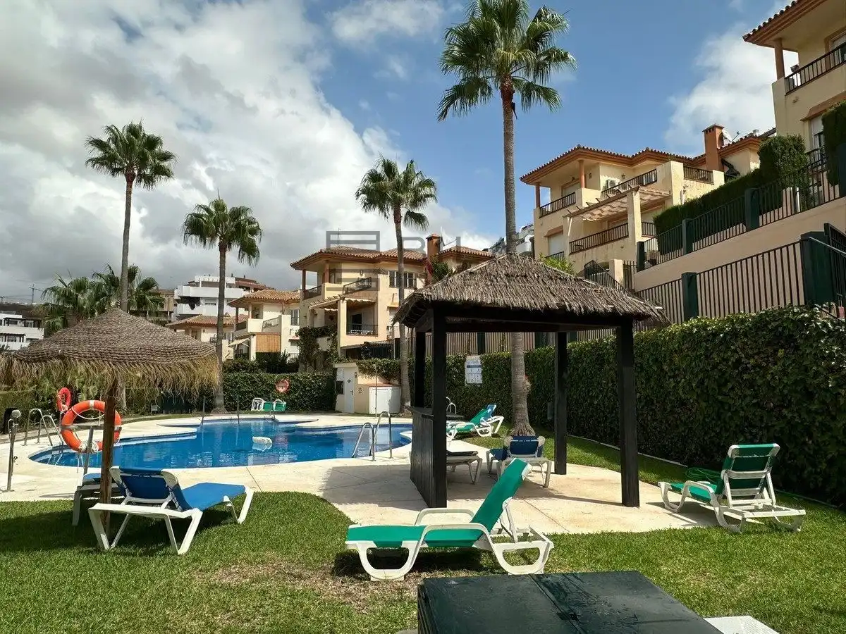 Terraced house with pool for sale in Real de Miraflores, imagen 2