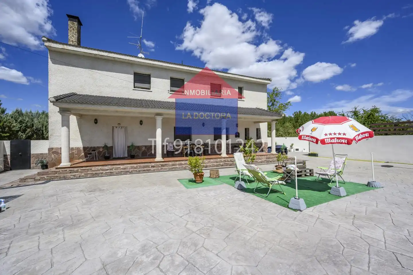 Vista exterior de Casa o chalet en venta en Escalona con Calefacción, Terraza y Piscina
