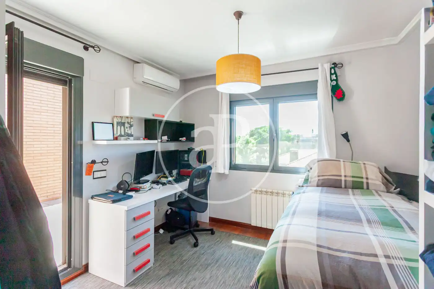 Casa adosada en venta en Madrid con Aire acondicionado, Calefacción y Jardín privado