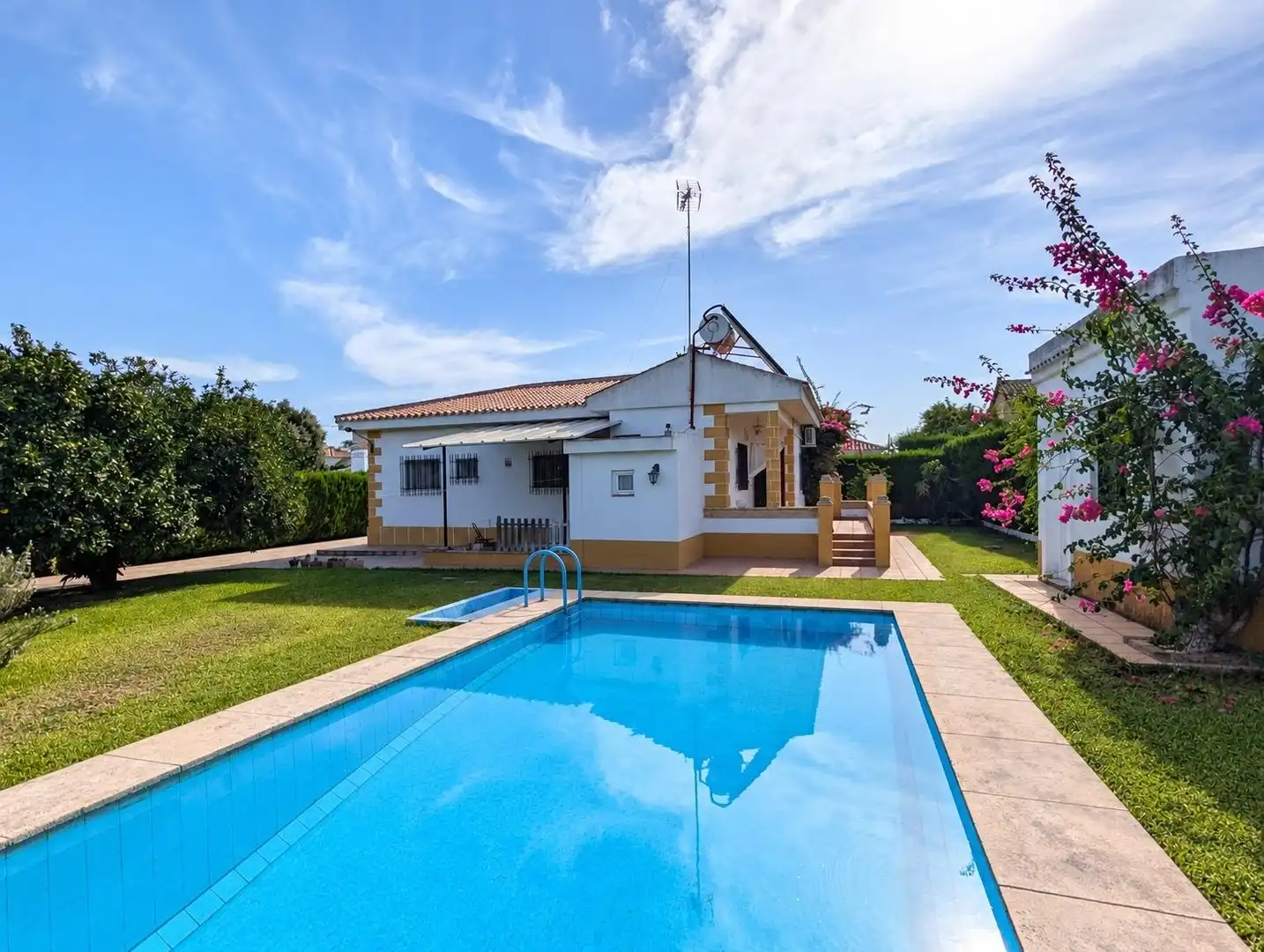 Villa avec piscine à vendre à Sanlúcar la Mayor