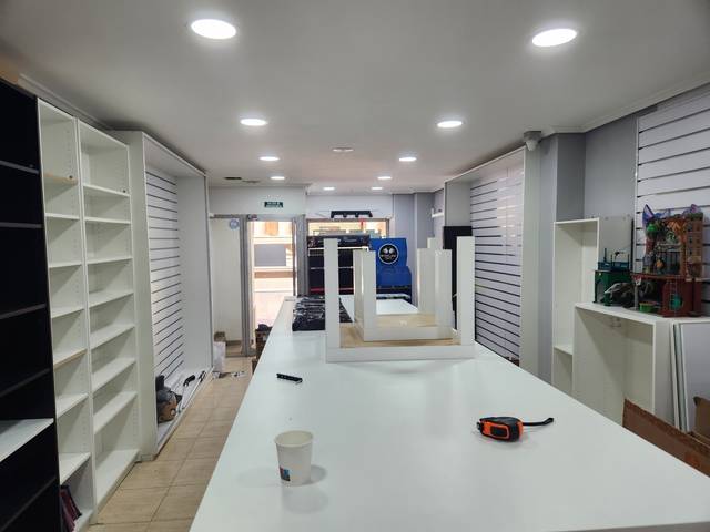 Local comercial en Alquiler en Calle Tomás Nougués, 11 en Centro