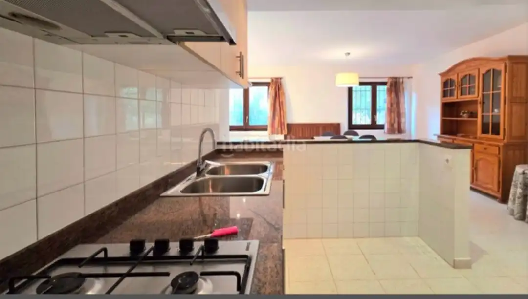 Cocina de Apartamento de alquiler en Regencós con Aire acondicionado, Calefacción y Jardín privado