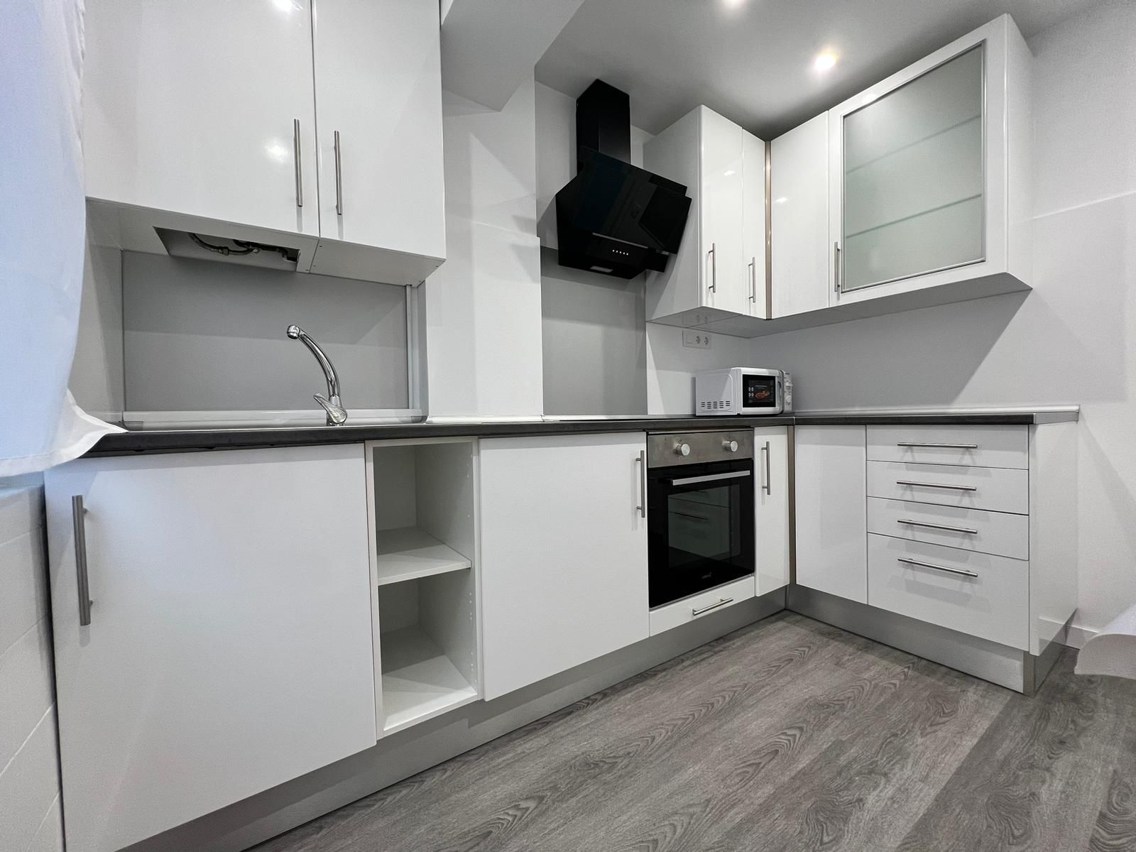 Cuina de Pis de lloguer en Ferrol amb Calefacció, Parquet i Moblat