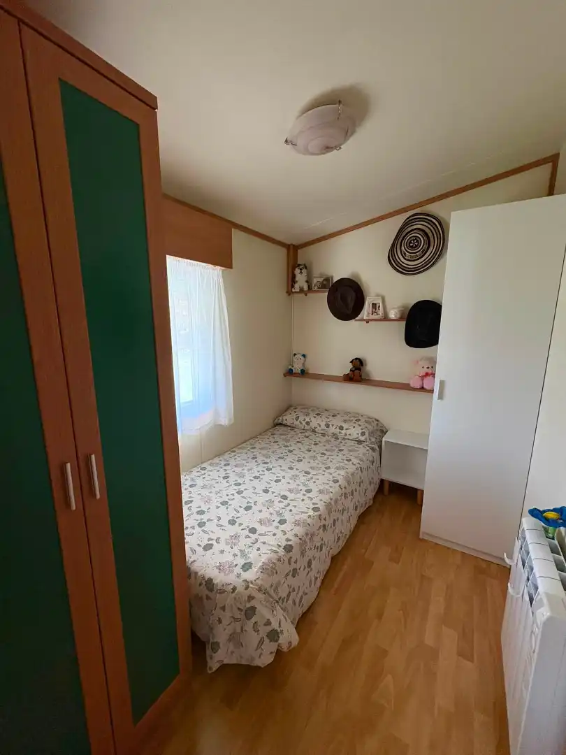 Dormitori de Casa o xalet en venda en Agoncillo amb Aire condicionat i Moblat
