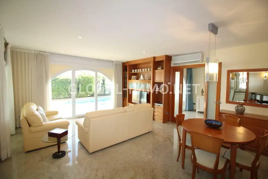 Sala de estar de Casa o chalet en venta en Roses con Aire acondicionado, Calefacción y Jardín privado