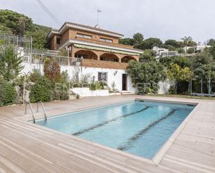 Vista exterior de Casa o xalet de lloguer en Premià de Dalt amb Aire condicionat, Calefacció i Jardí privat