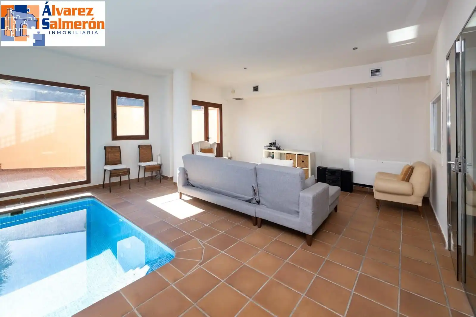 Piscina de Casa adosada en venta en Granada con Aire acondicionado, Calefacción y Terraza