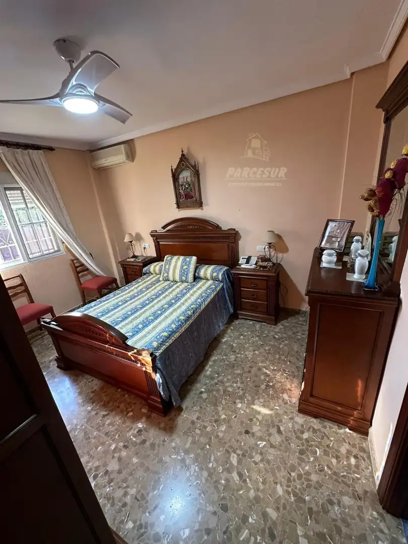 Dormitori de Casa o xalet en venda en Córdoba amb Aire condicionat, Calefacció i Jardí privat
