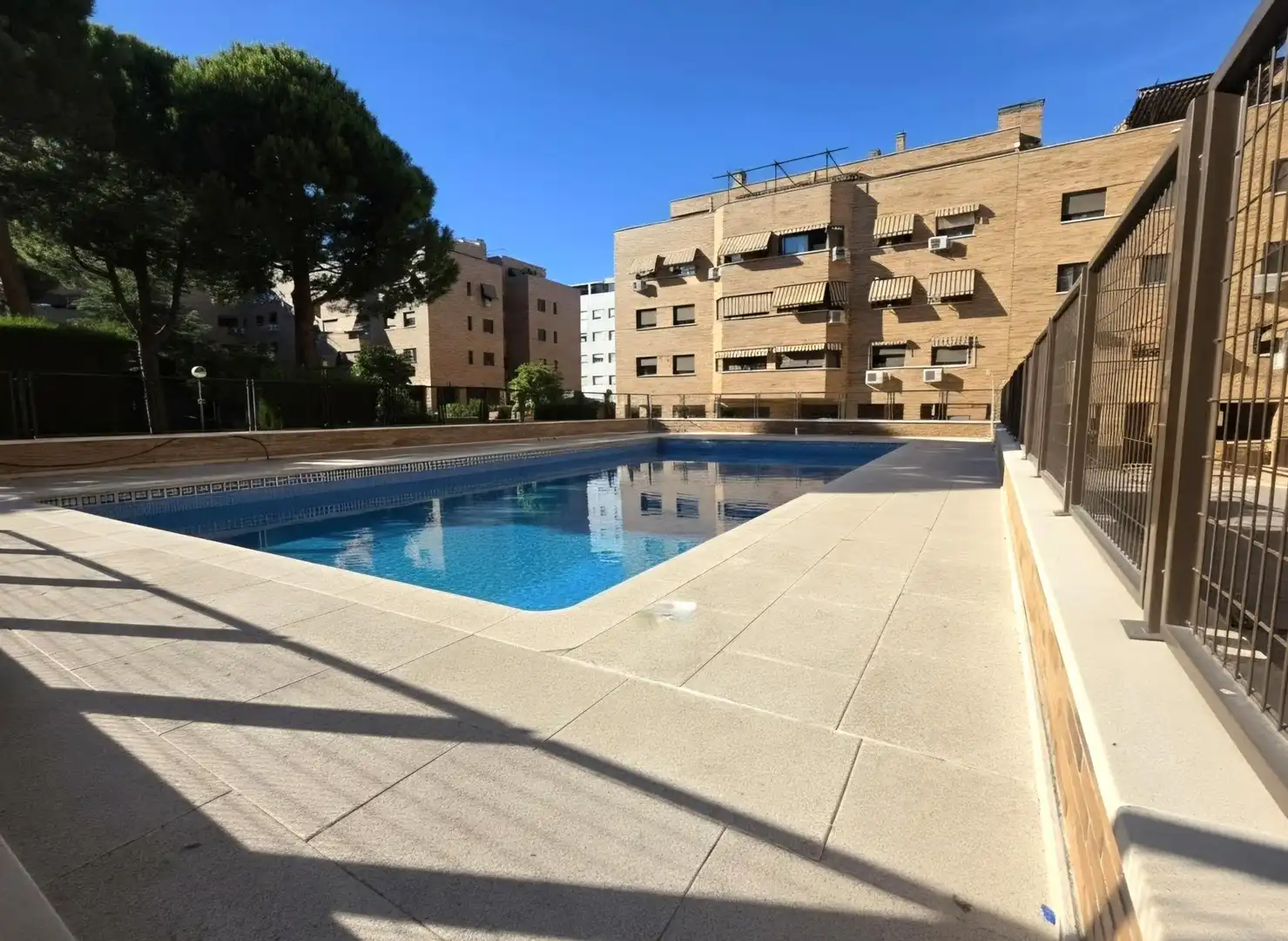 Pis amb piscina en venda a Hospital