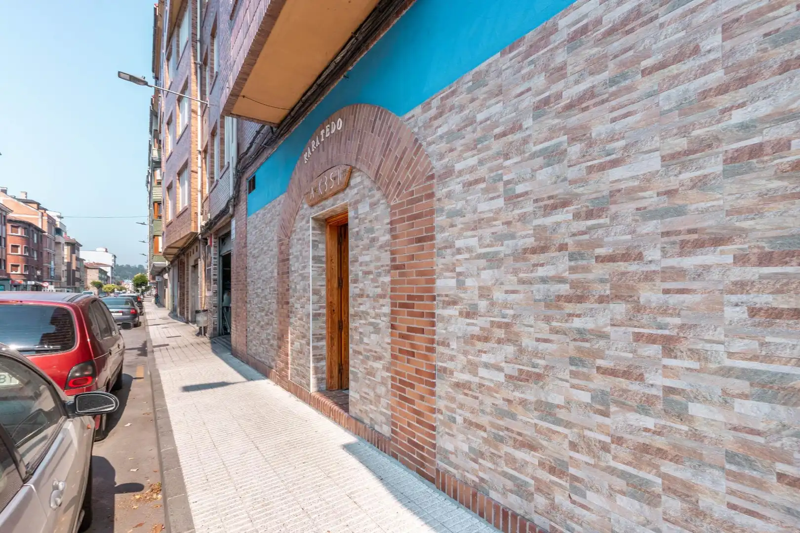 Vista exterior de Local en venda en San Martín del Rey Aurelio amb Moblat