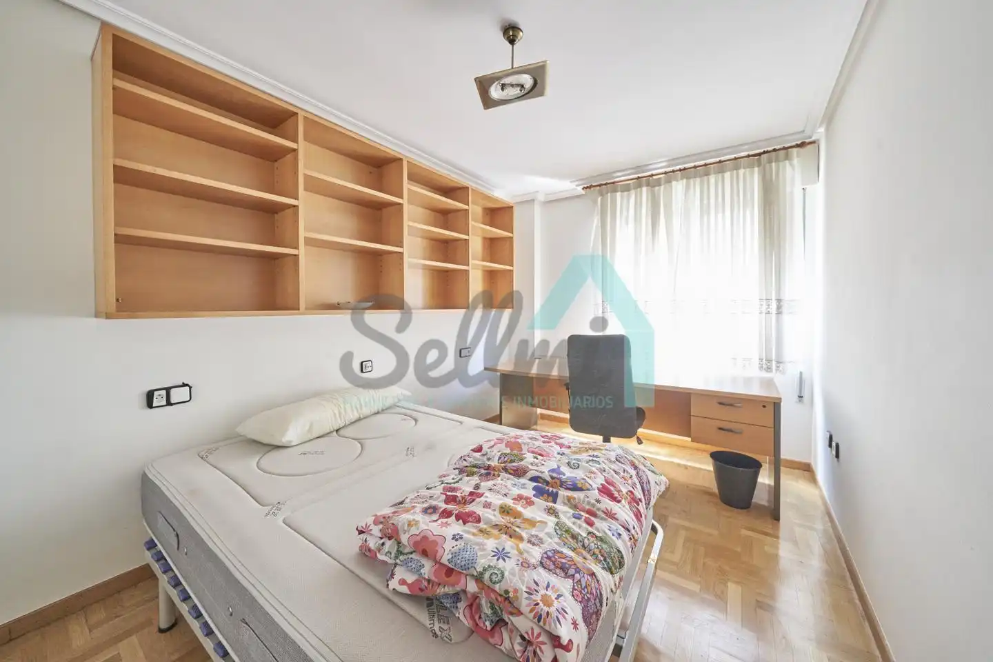 Flat for rent in Félix Aramburu, Auditorio - Seminario - Parque de Invierno
