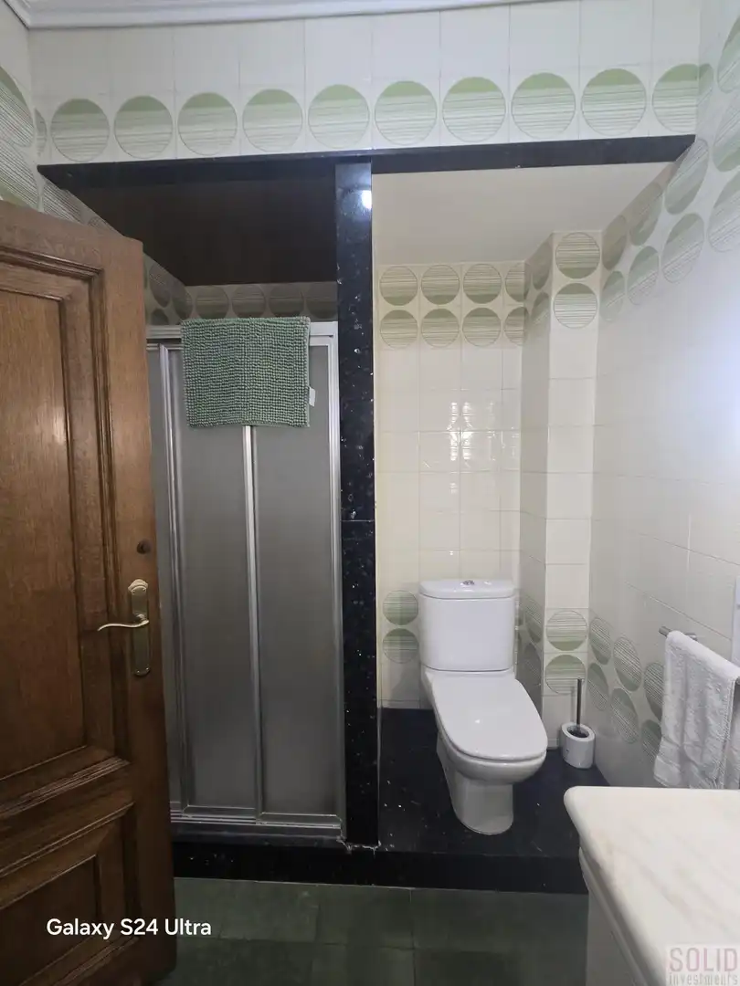 Bathroom of Flat for rent in Valencia  with Air Conditioner and Balcony