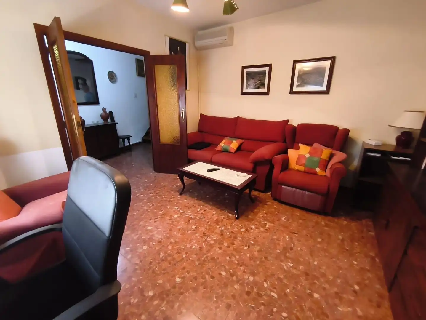 Sala d'estar de Casa adosada en venda en Carabaña amb Aire condicionat, Terrassa i Traster