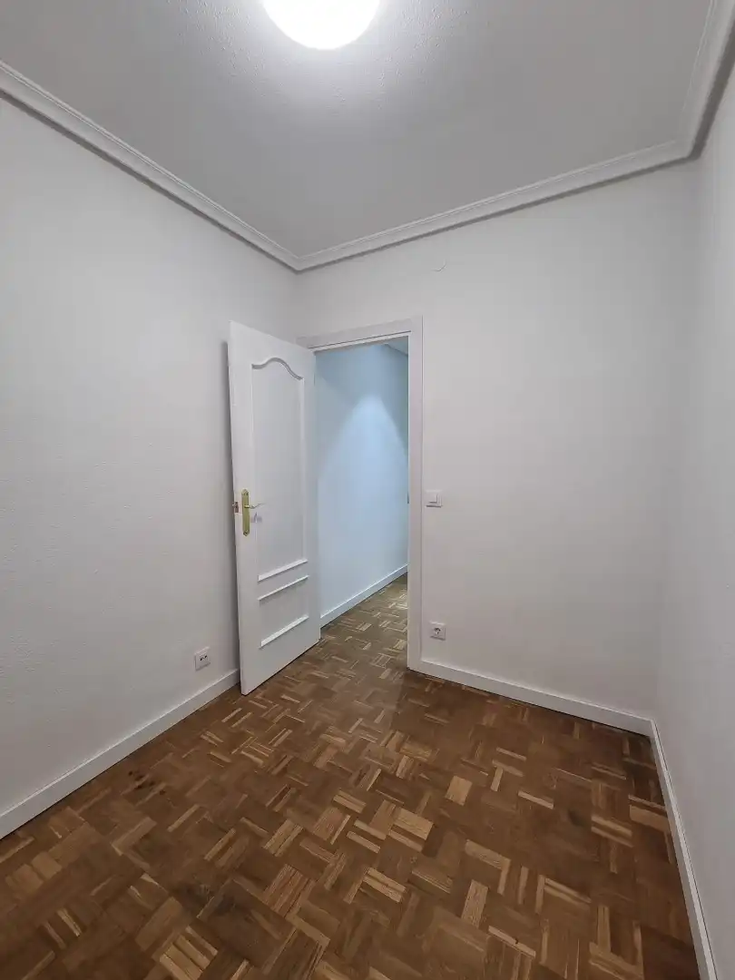Bedroom of Flat for rent in Madrid  with Air Conditioner, Heating and Parquet flooring