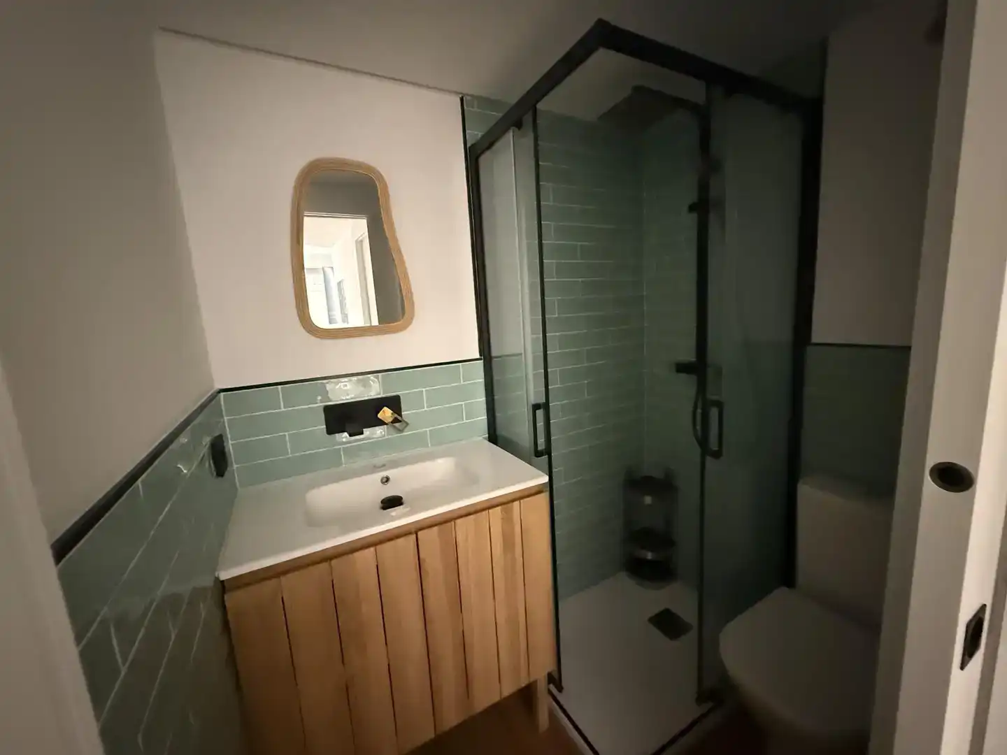 Bany de Apartament de lloguer en Jaén amb Aire condicionat, Jardí privat i Parquet