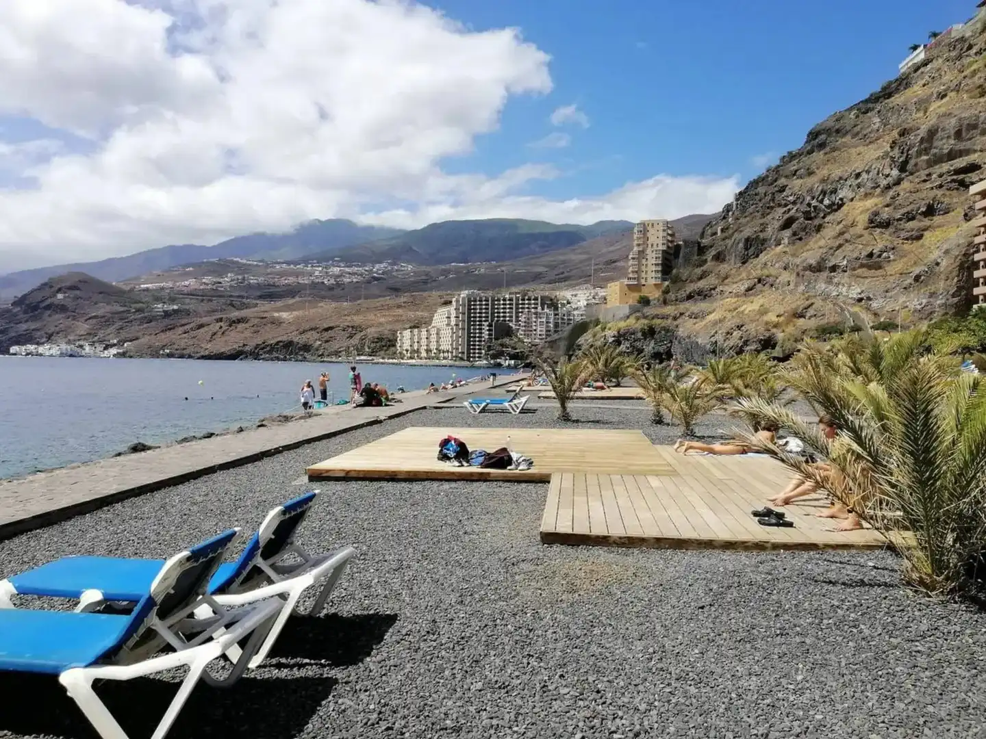 Vista exterior de Pis de lloguer en El Rosario amb Aire condicionat, Jardí privat i Moblat